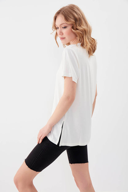 V COLLAR T-SHIRT