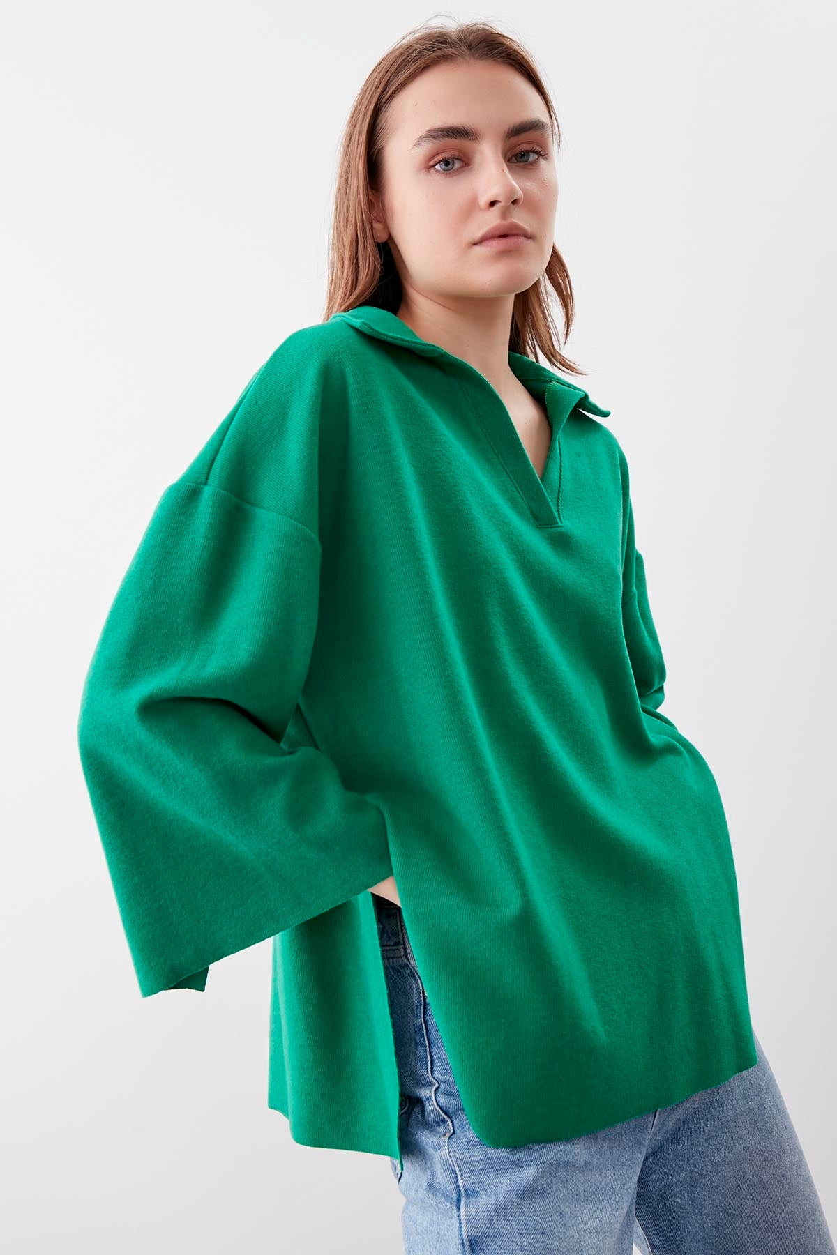 V COLLAR HALF-SLEEVE KNITTED BLOUSE