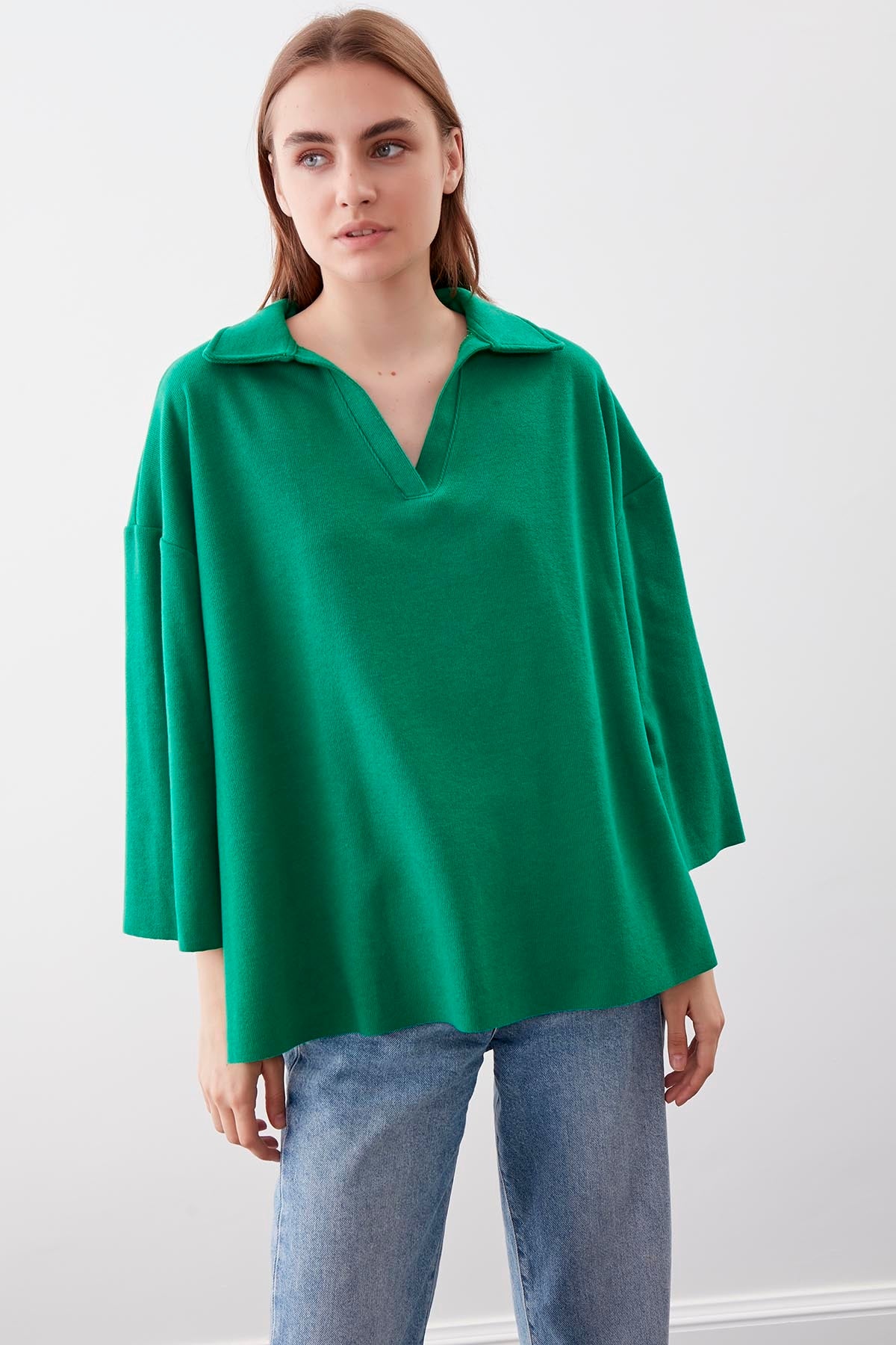 V COLLAR HALF-SLEEVE KNITTED BLOUSE