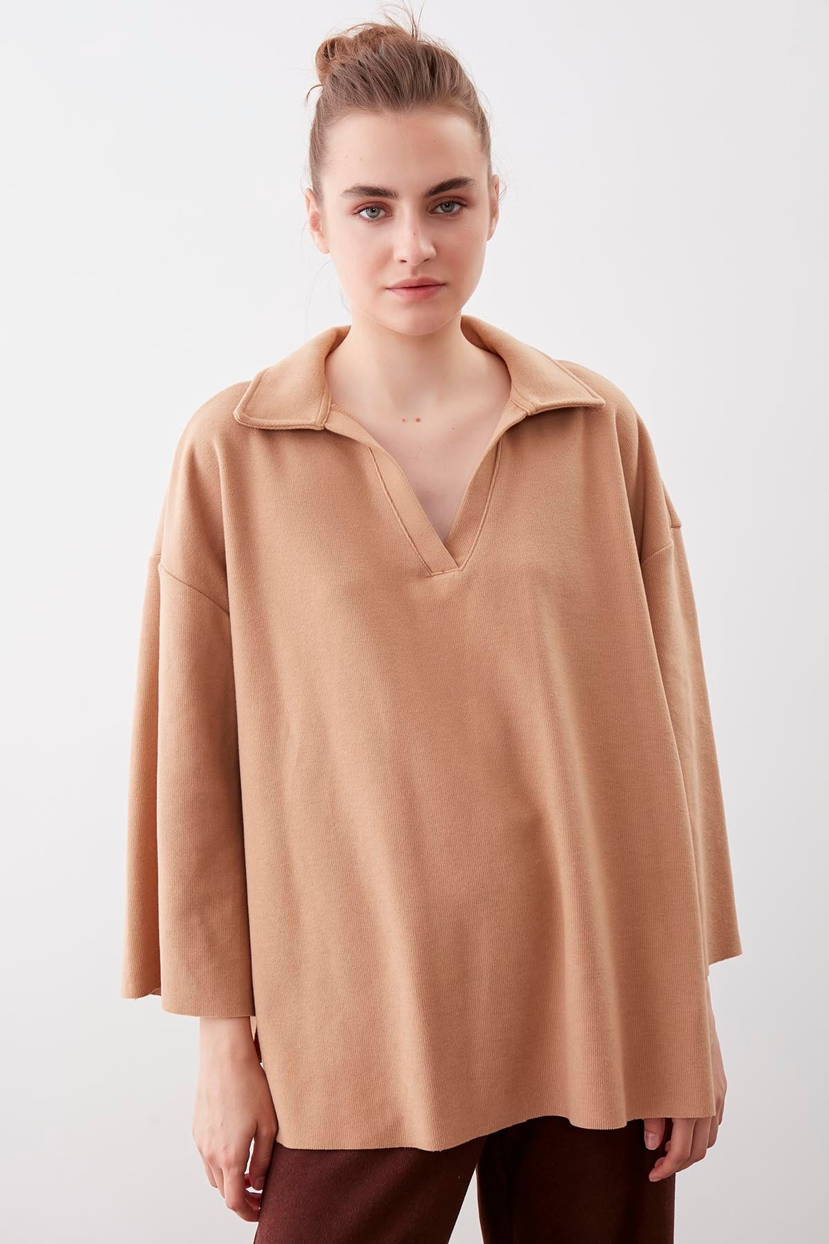 V COLLAR HALF-SLEEVE KNITTED BLOUSE