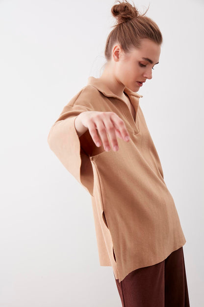 V COLLAR HALF-SLEEVE KNITTED BLOUSE
