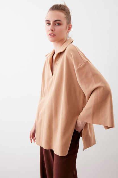 V COLLAR HALF-SLEEVE KNITTED BLOUSE