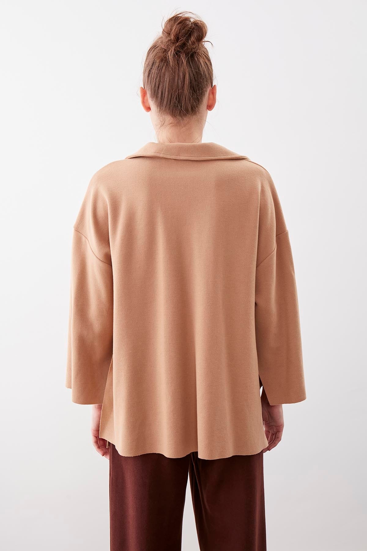 V COLLAR HALF-SLEEVE KNITTED BLOUSE