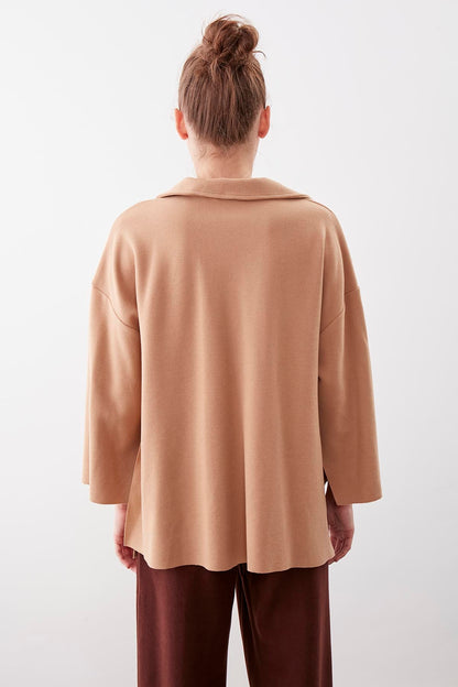 V COLLAR HALF-SLEEVE KNITTED BLOUSE