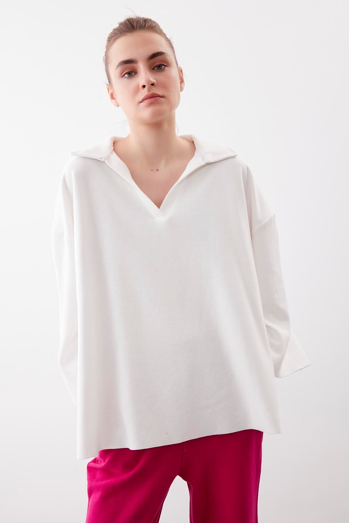 V COLLAR HALF-SLEEVE KNITTED BLOUSE