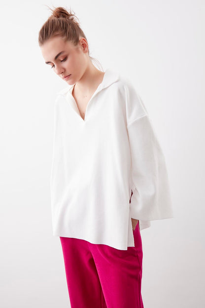 V COLLAR HALF-SLEEVE KNITTED BLOUSE