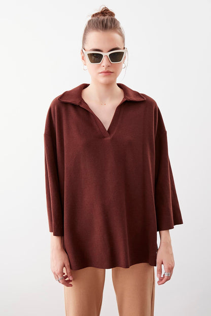 V COLLAR HALF-SLEEVE KNITTED BLOUSE