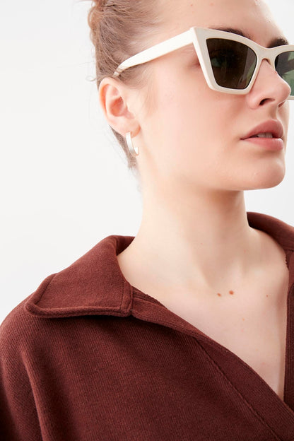 V COLLAR HALF-SLEEVE KNITTED BLOUSE