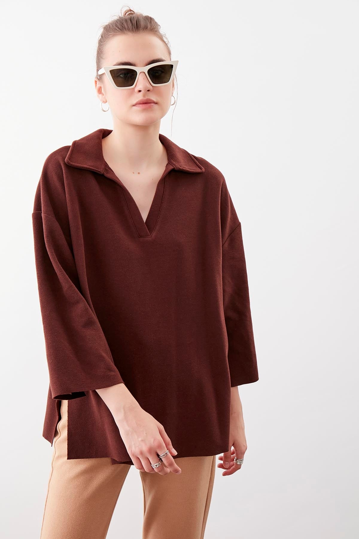 V COLLAR HALF-SLEEVE KNITTED BLOUSE