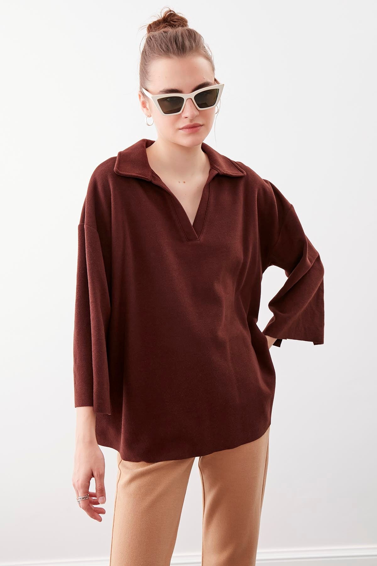 V COLLAR HALF-SLEEVE KNITTED BLOUSE