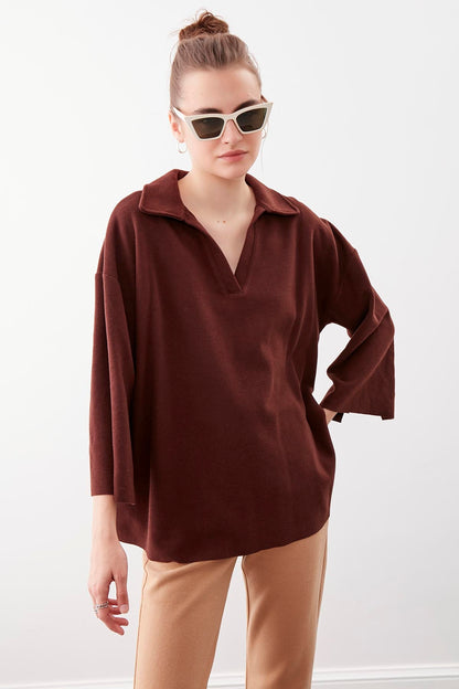 V COLLAR HALF-SLEEVE KNITTED BLOUSE