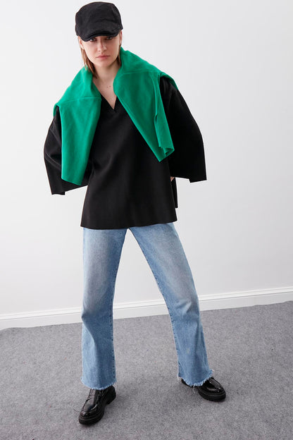 V COLLAR HALF-SLEEVE KNITTED BLOUSE