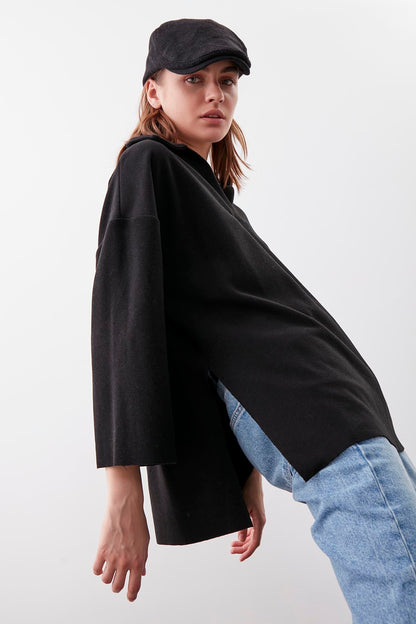 V COLLAR HALF-SLEEVE KNITTED BLOUSE