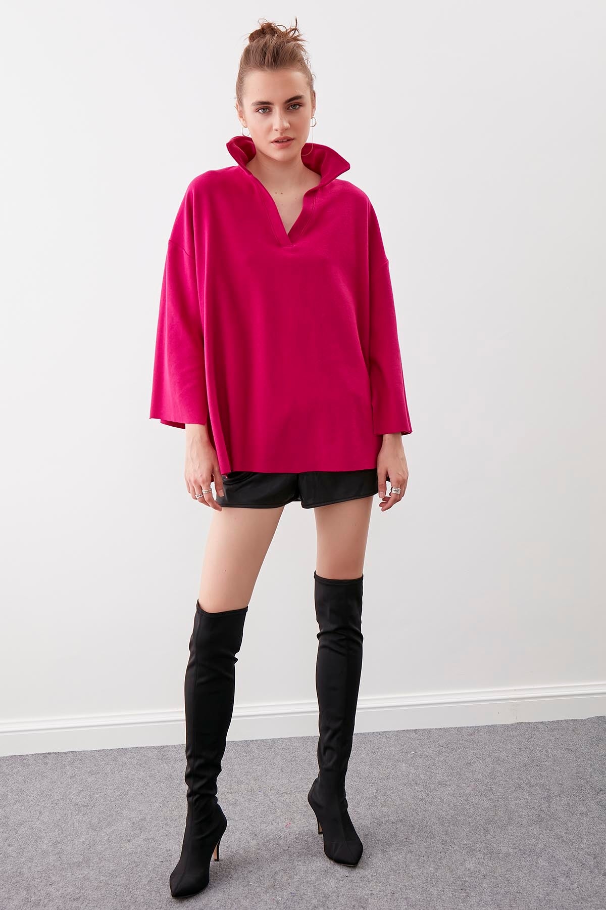 V COLLAR HALF-SLEEVE KNITTED BLOUSE