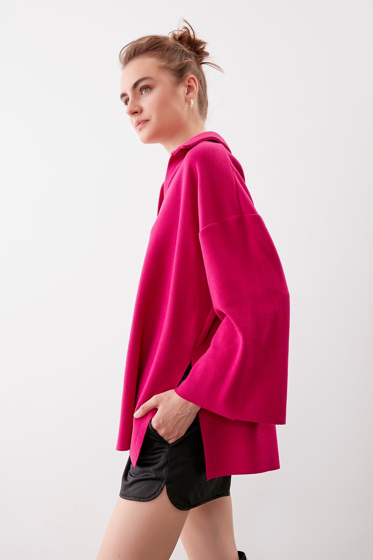 V COLLAR HALF-SLEEVE KNITTED BLOUSE