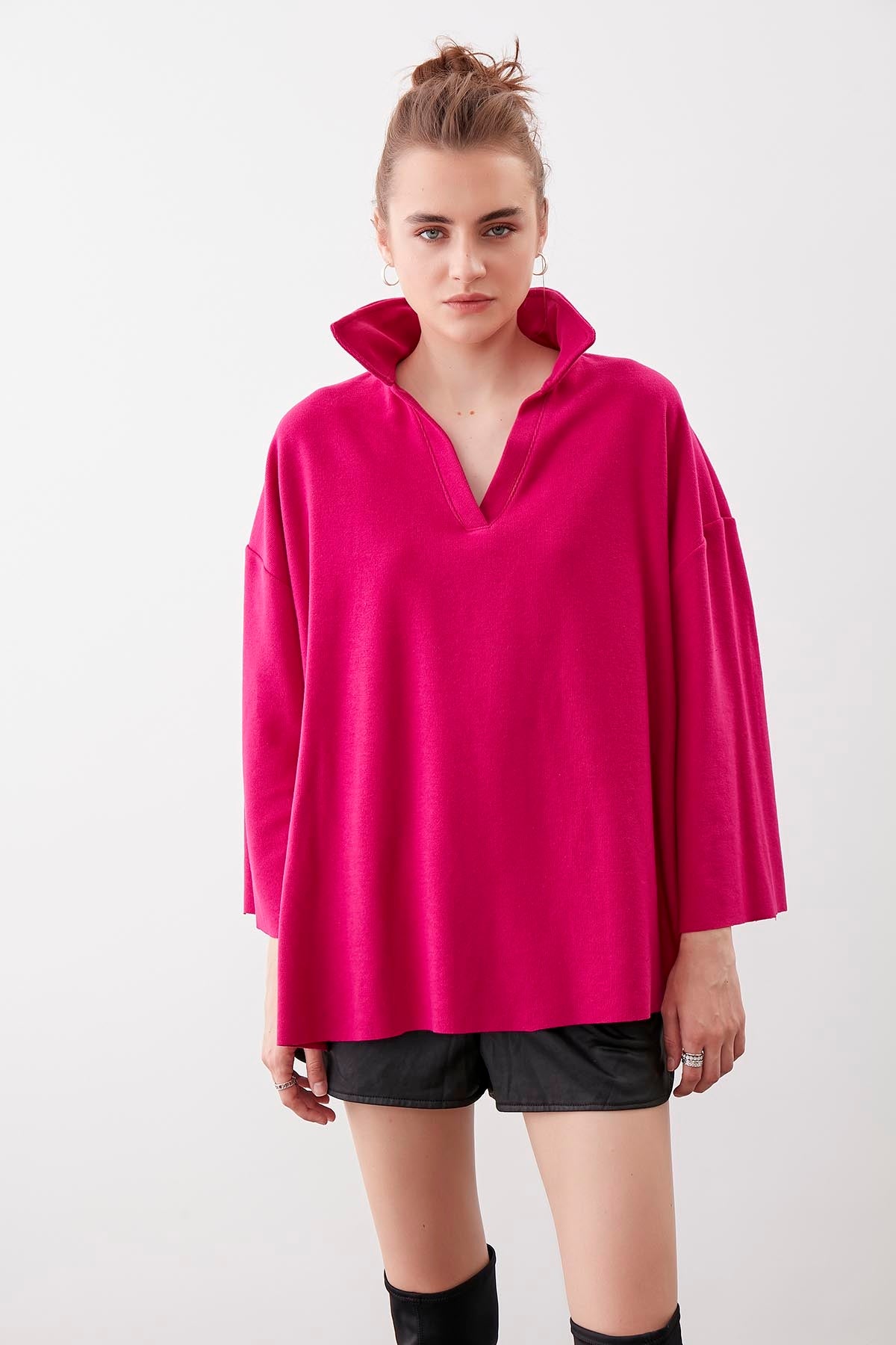 V COLLAR HALF-SLEEVE KNITTED BLOUSE