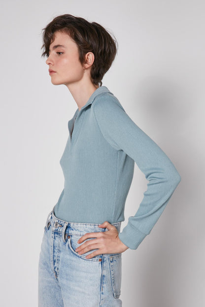 V-COLLAR FIT KNITTED BLOUSE