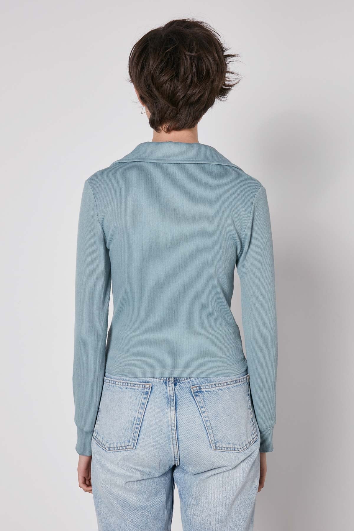 V-COLLAR FIT KNITTED BLOUSE