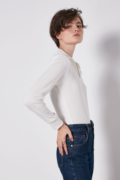 V-COLLAR FIT KNITTED BLOUSE