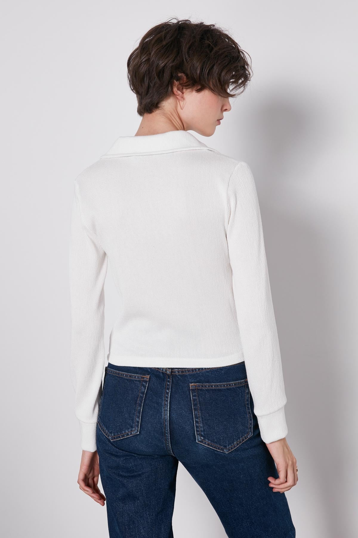 V-COLLAR FIT KNITTED BLOUSE