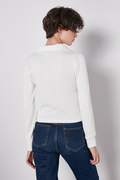 V-COLLAR FIT KNITTED BLOUSE