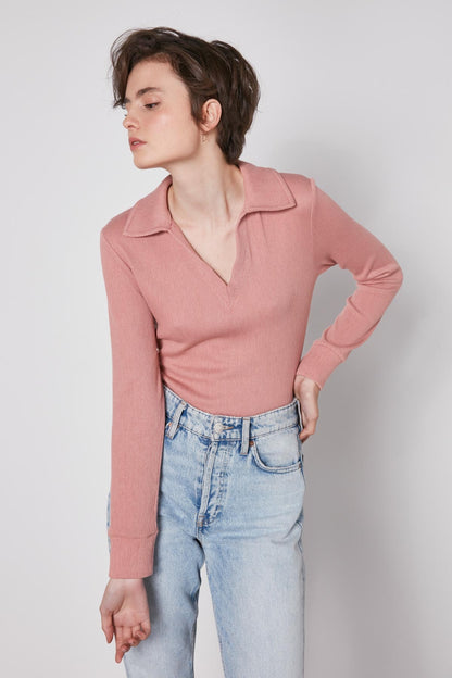 V-COLLAR FIT KNITTED BLOUSE