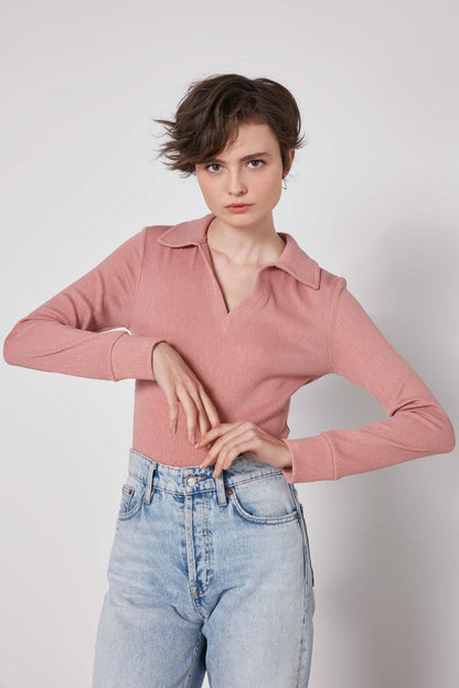 V-COLLAR FIT KNITTED BLOUSE