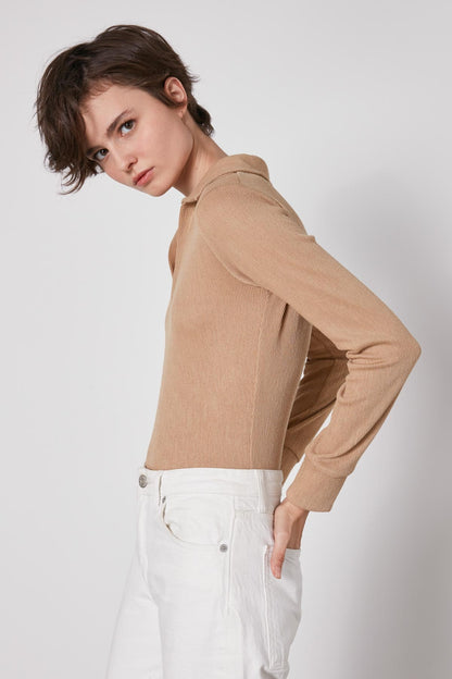 V-COLLAR FIT KNITTED BLOUSE