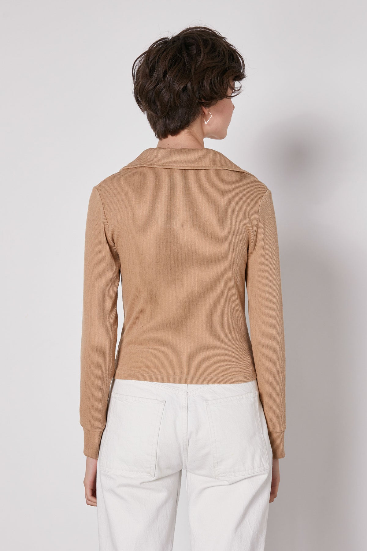 V-COLLAR FIT KNITTED BLOUSE