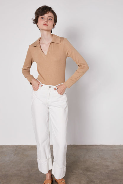 V-COLLAR FIT KNITTED BLOUSE