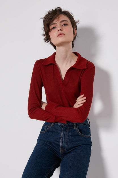 V-COLLAR FIT KNITTED BLOUSE