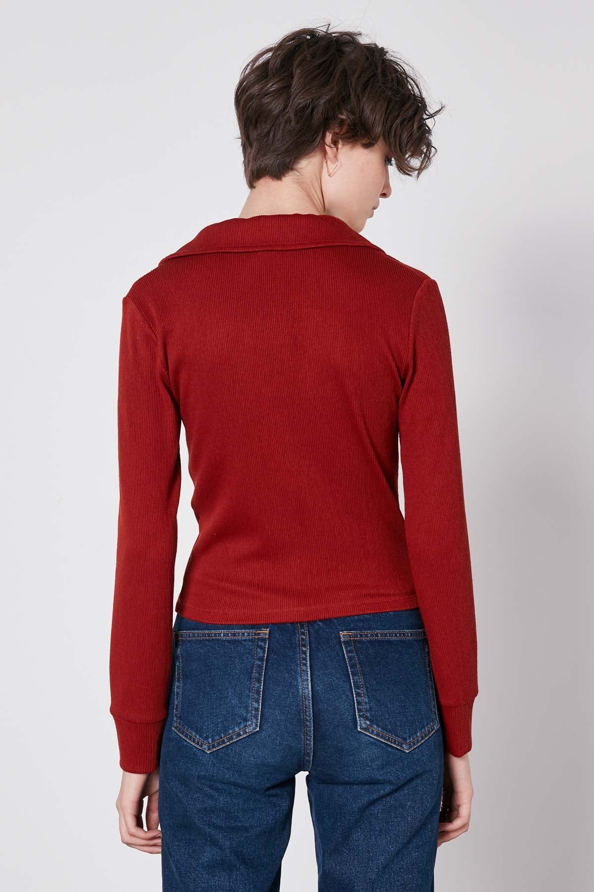 V-COLLAR FIT KNITTED BLOUSE