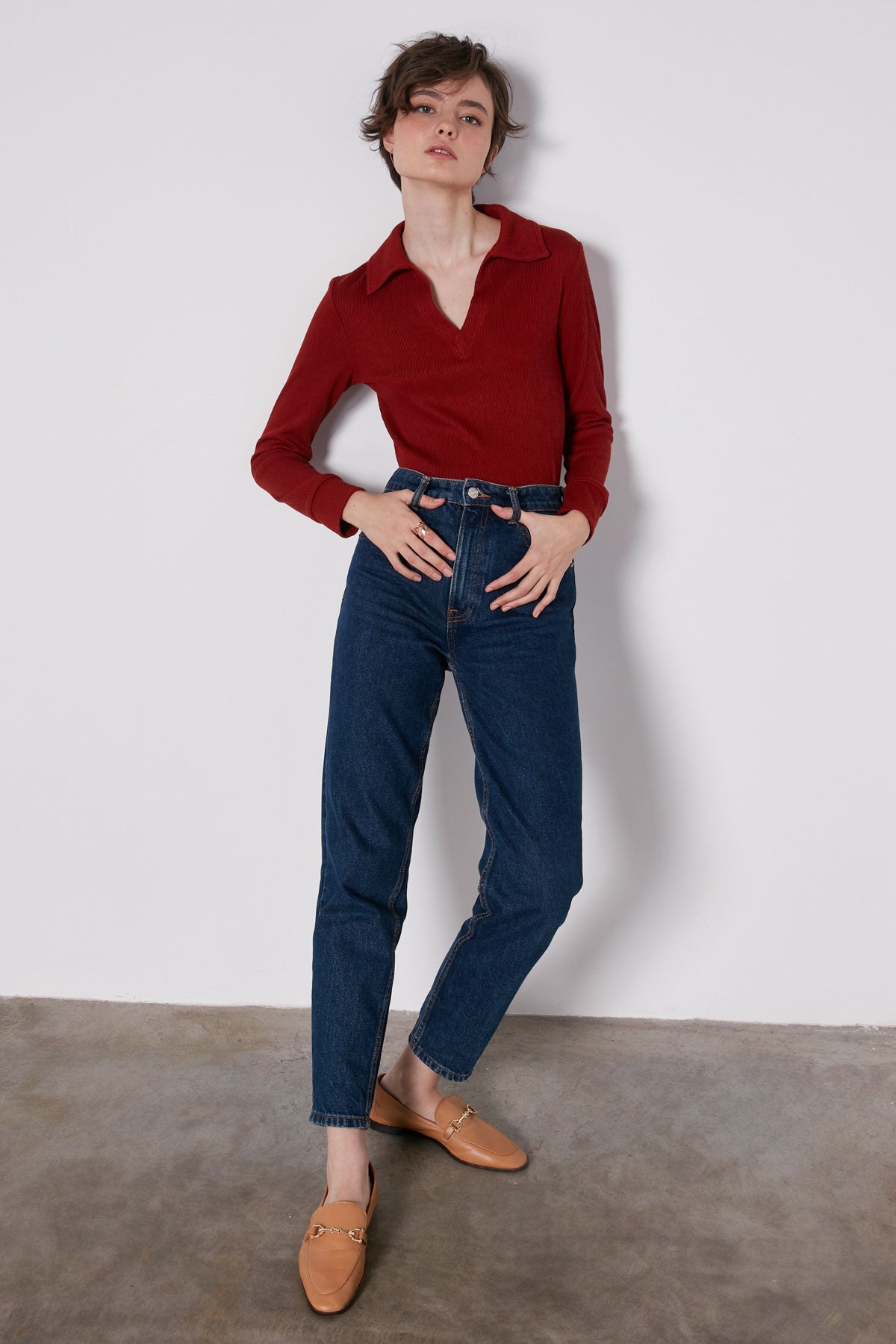 V-COLLAR FIT KNITTED BLOUSE