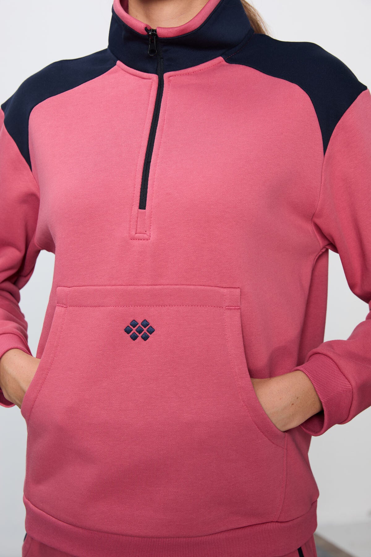 Wild Rose Compact Cotton Thick Smooth Textured Stand Collar Oversize Fit Women's Tracksuit Set - 95342