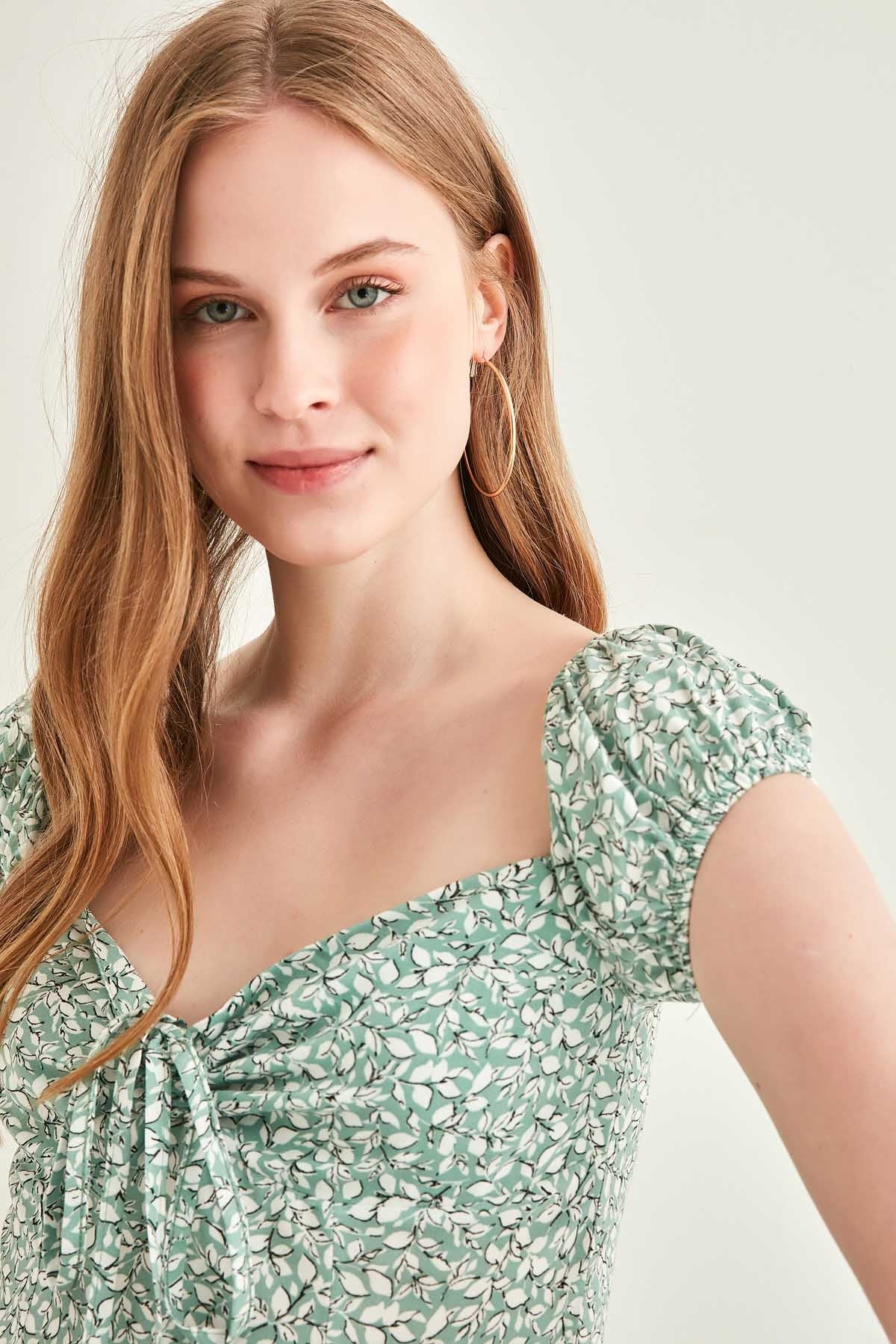 LACED COLLAR DRESS