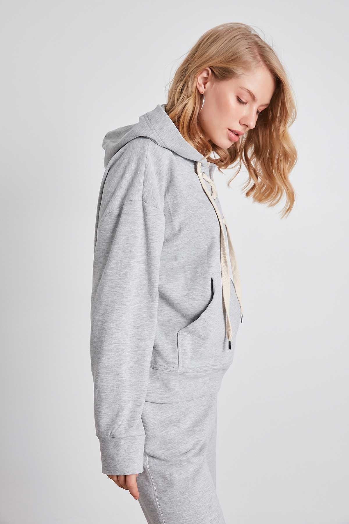 KANGAROO POCKET SWEATSHIRT