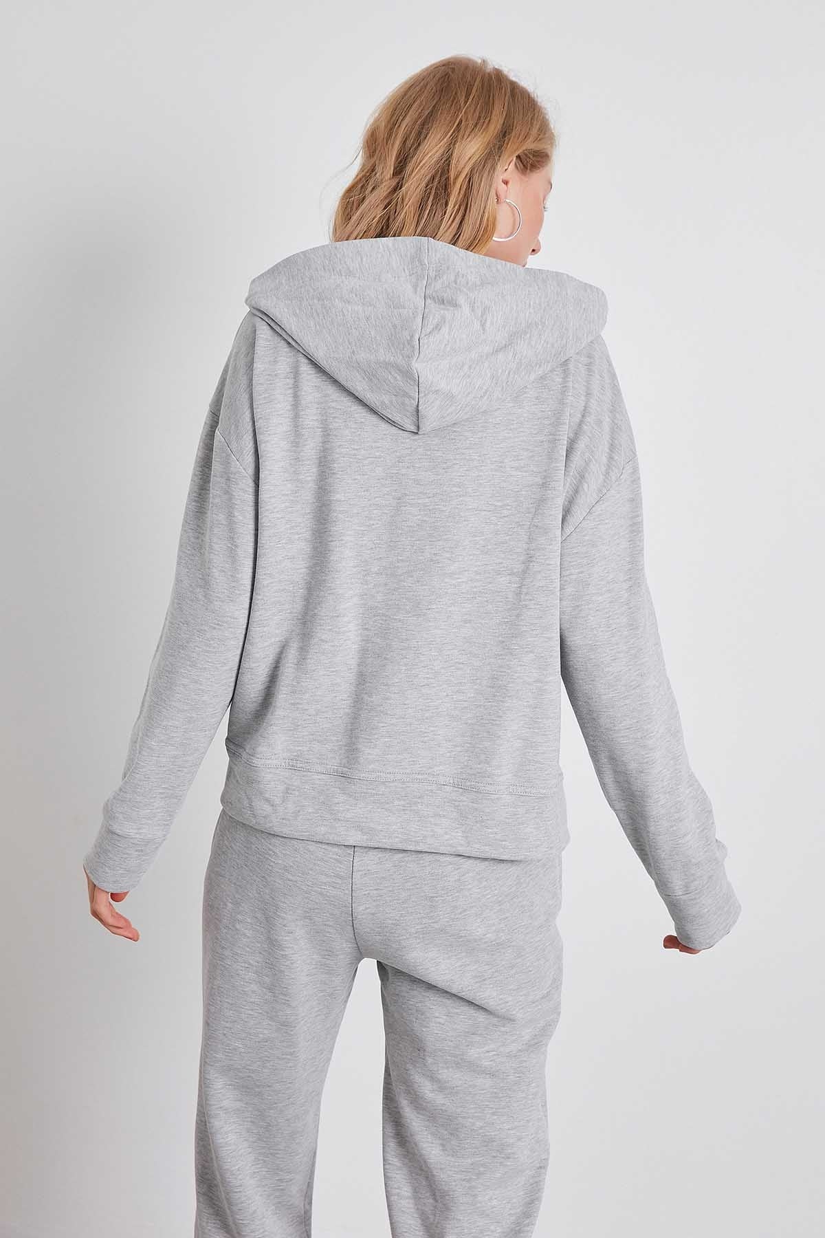 KANGAROO POCKET SWEATSHIRT