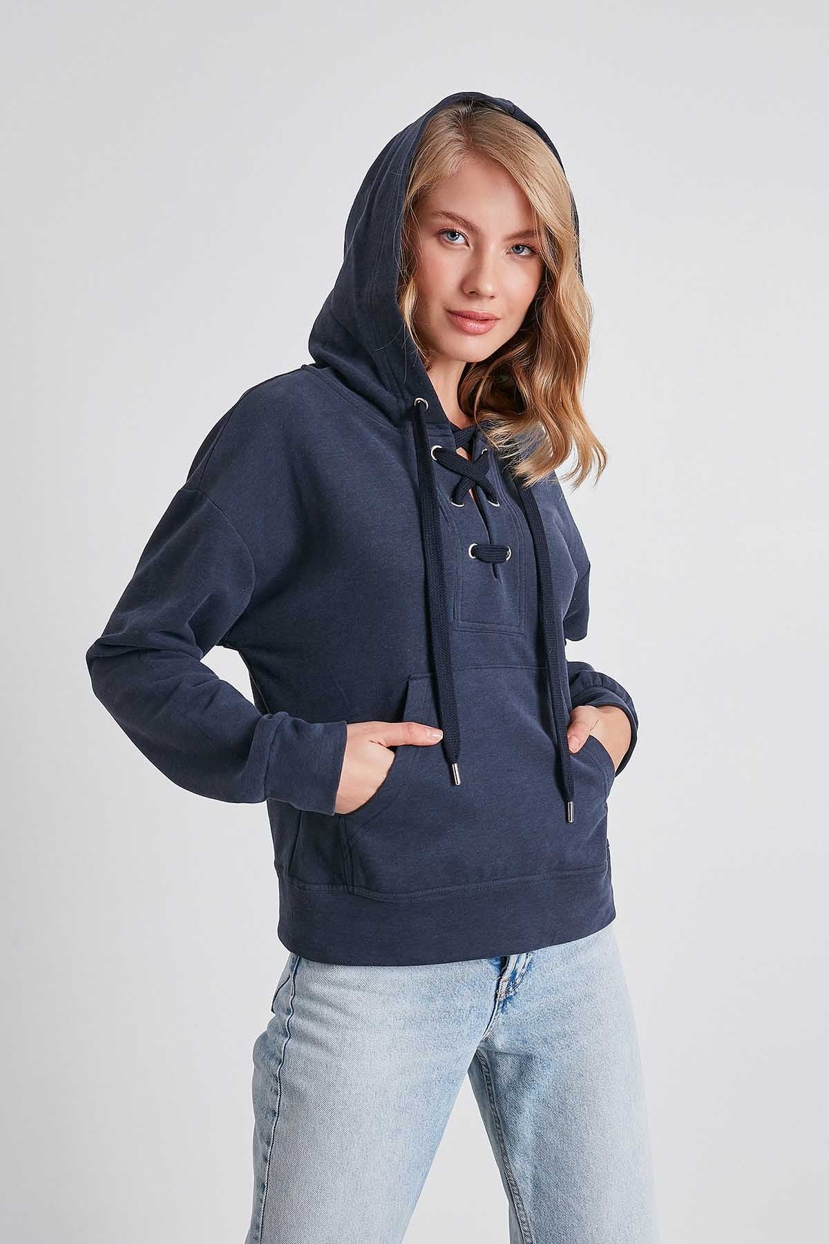 KANGAROO POCKET SWEATSHIRT