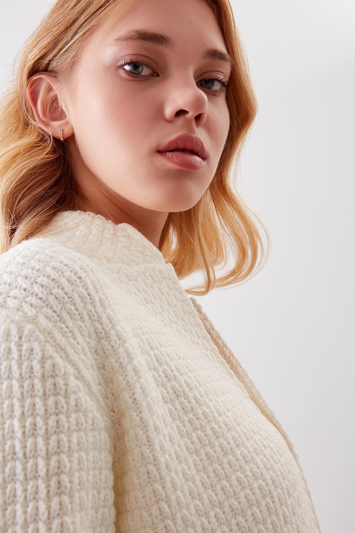 OPEN KNITTED CARDIGAN WITH POCKETS
