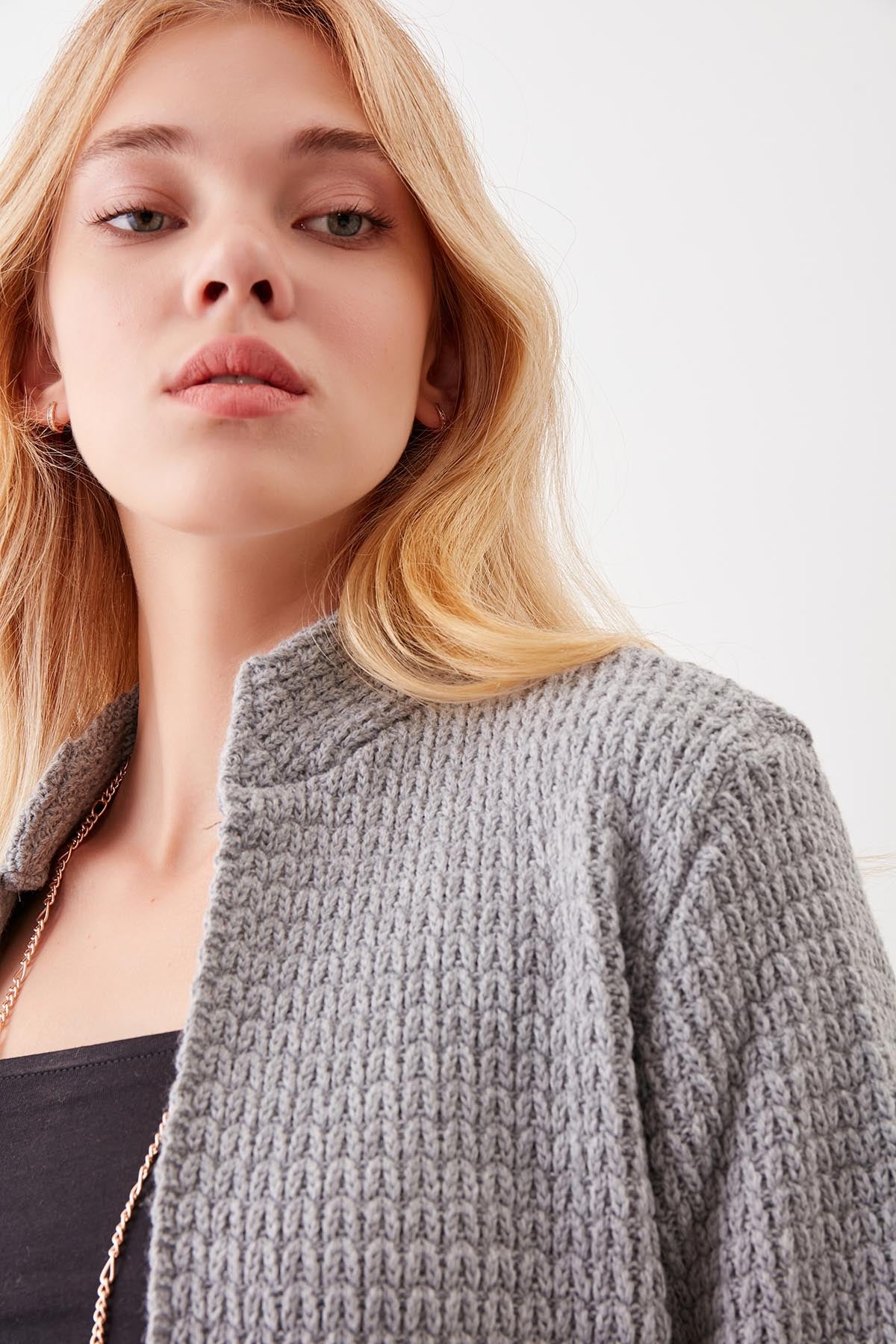 OPEN KNITTED CARDIGAN WITH POCKETS
