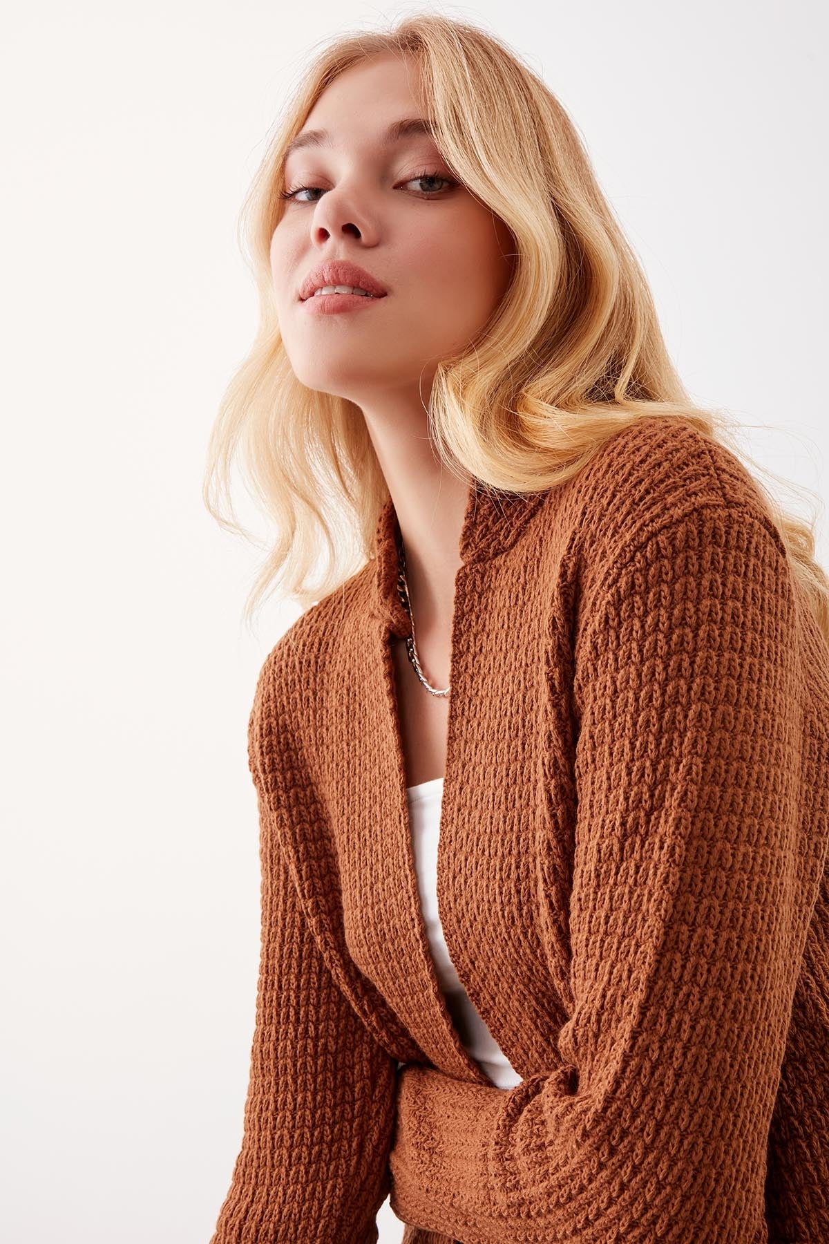 OPEN KNITTED CARDIGAN WITH POCKETS