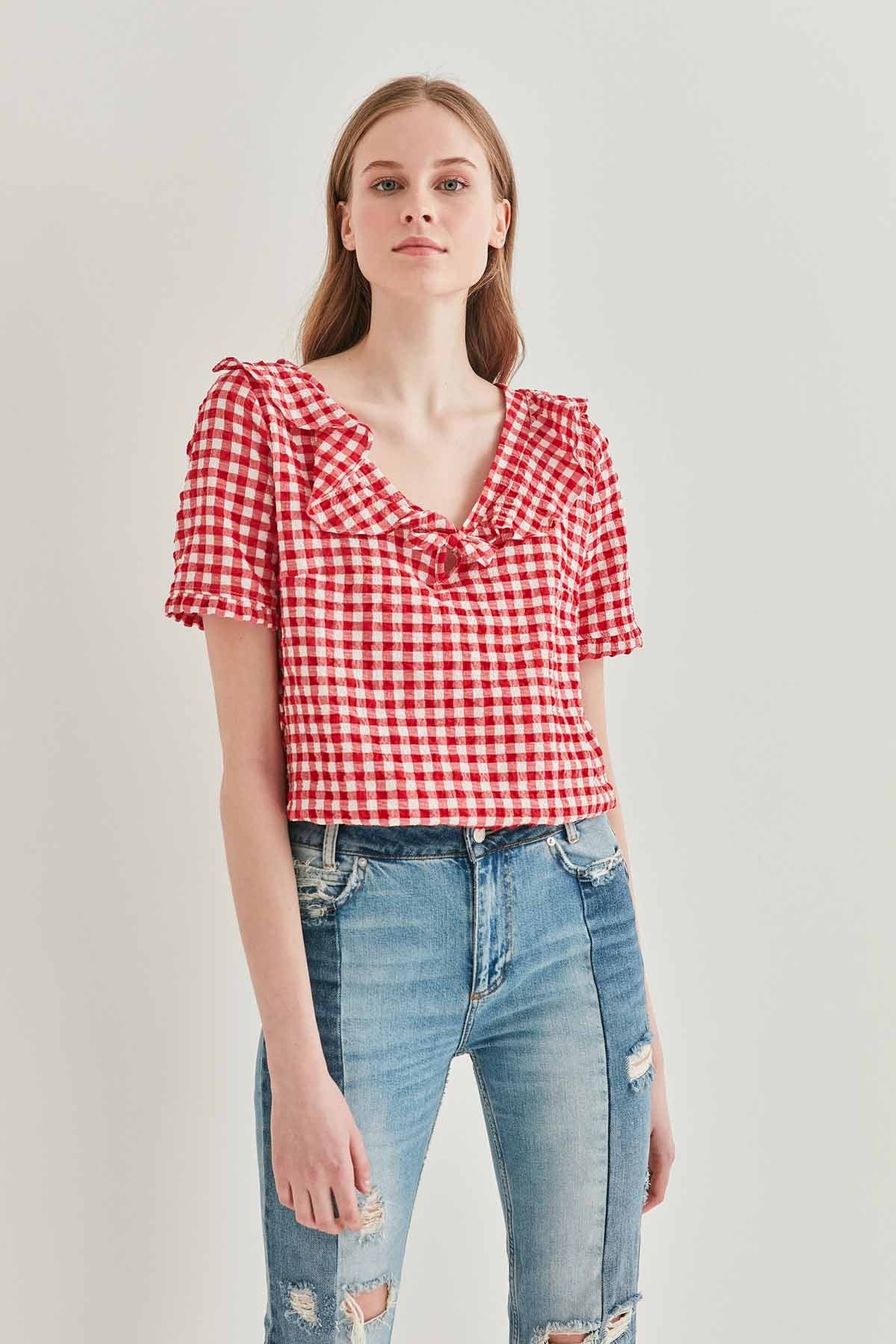 VOLAN COLLAR CHECKERED BLOUSE