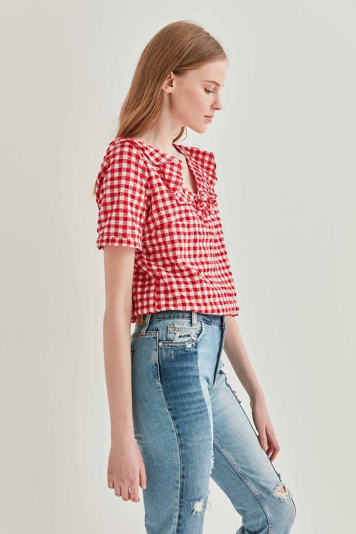 VOLAN COLLAR CHECKERED BLOUSE