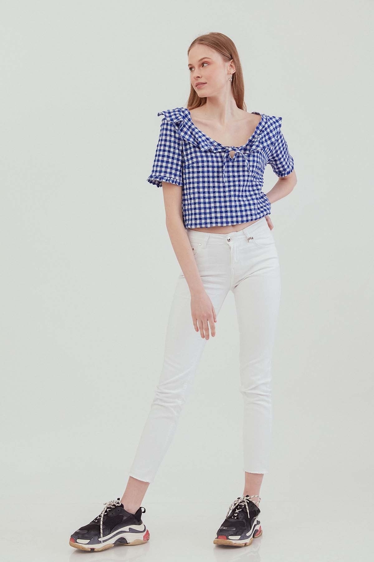VOLAN COLLAR CHECKERED BLOUSE