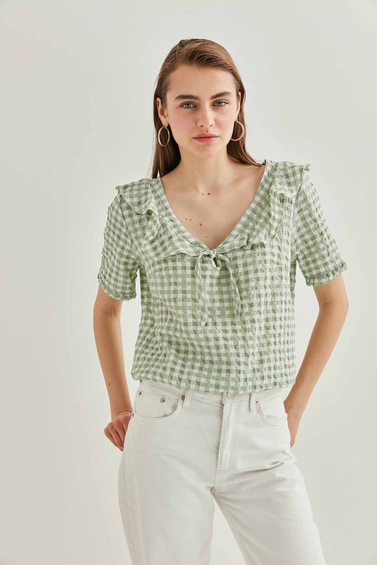 VOLAN COLLAR CHECKERED BLOUSE