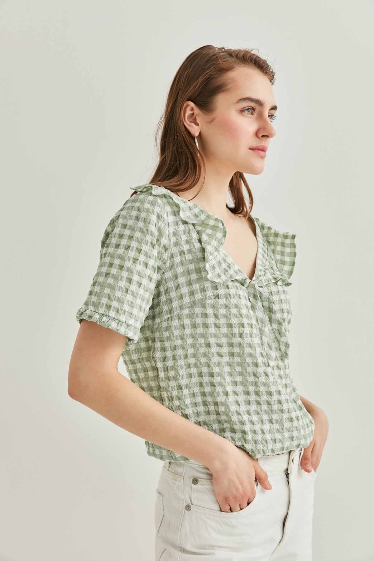 VOLAN COLLAR CHECKERED BLOUSE