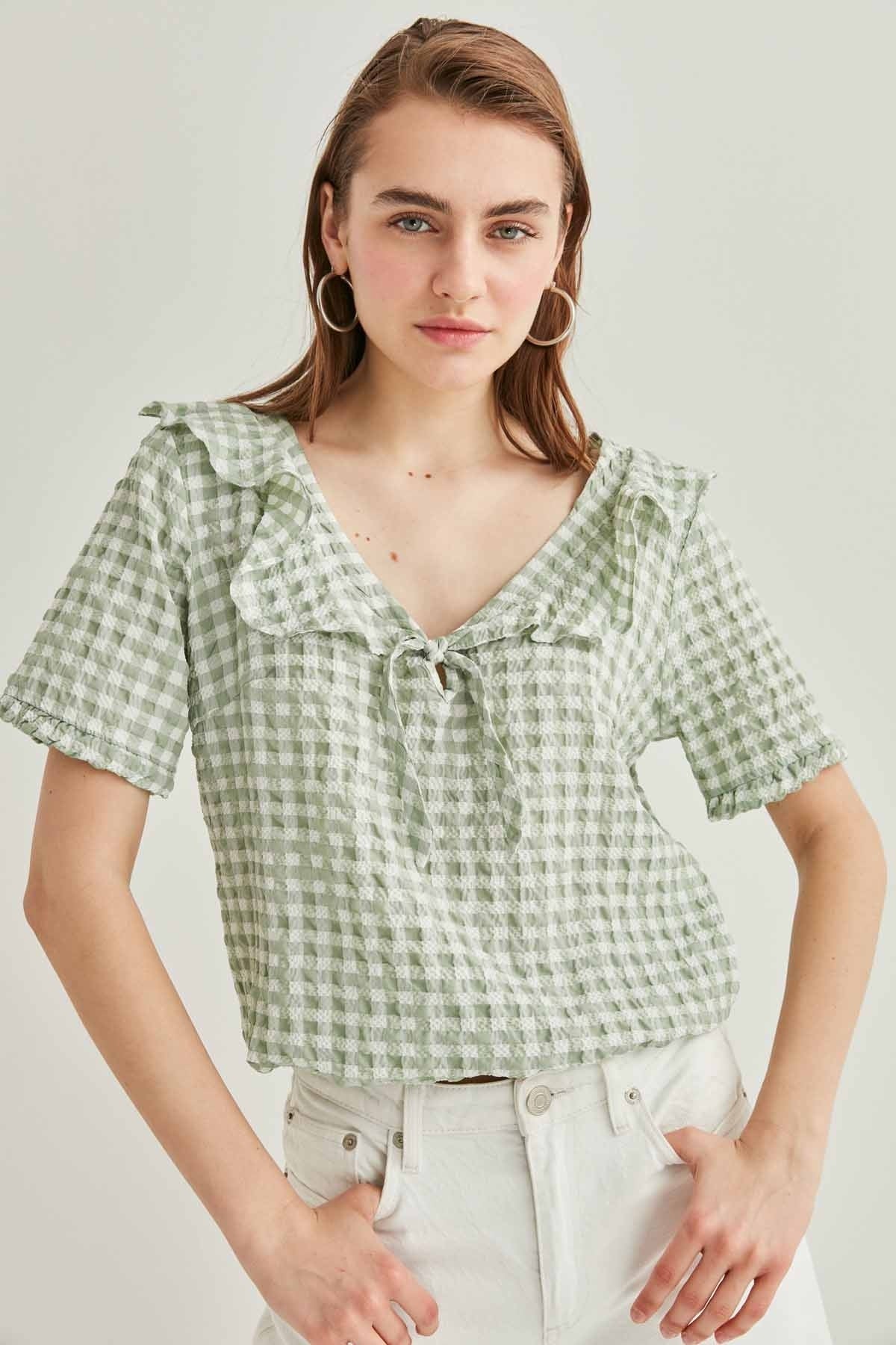 VOLAN COLLAR CHECKERED BLOUSE