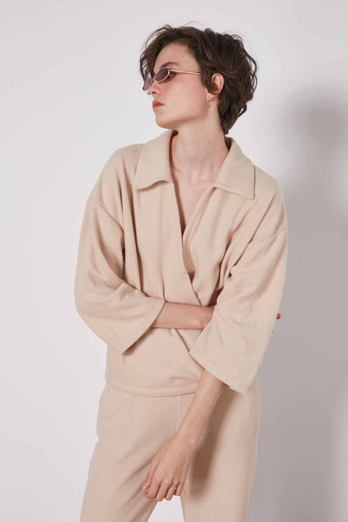ENVELOPE CROP BLOUSE WITH COLLAR