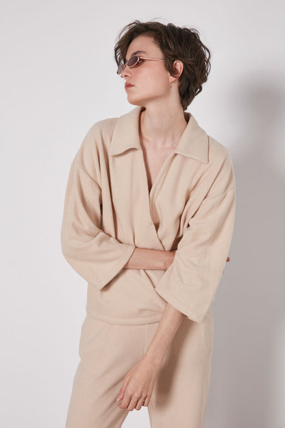 ENVELOPE CROP BLOUSE WITH COLLAR