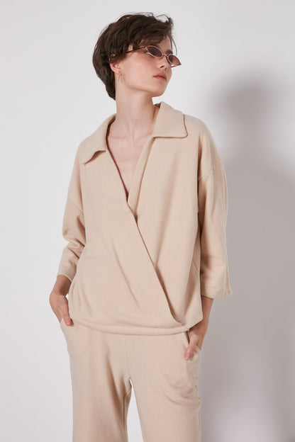 ENVELOPE CROP BLOUSE WITH COLLAR